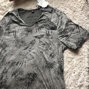 Men’s Buffalo tee